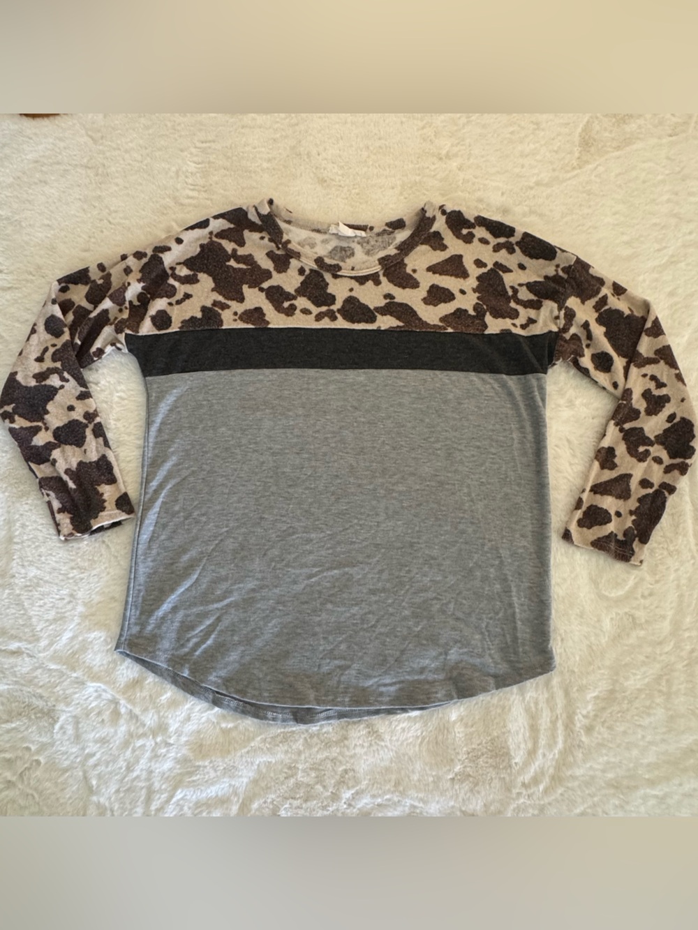 Long-Sleeve Colorblock Animal Print Tee in Gray & Brown